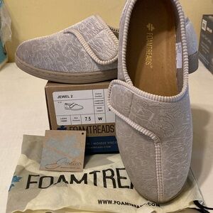 Foam Trends Jewel Champagne velour memory foam indoor/outdoor Velcro slippers